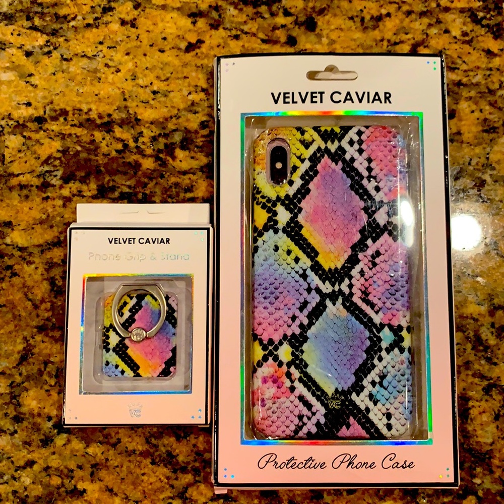 Snakeskin iPhone XS Max case and pop socket